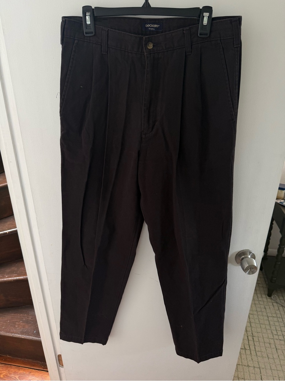 Dockers Men’s Dark Brown Pleated Chinos Size 33x32